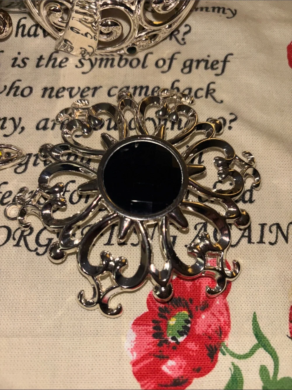 N/A contains ornaments
